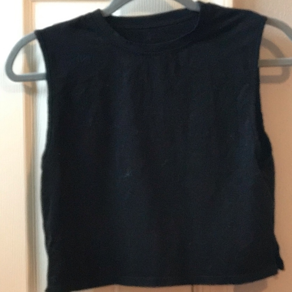 Black cropped tank top
